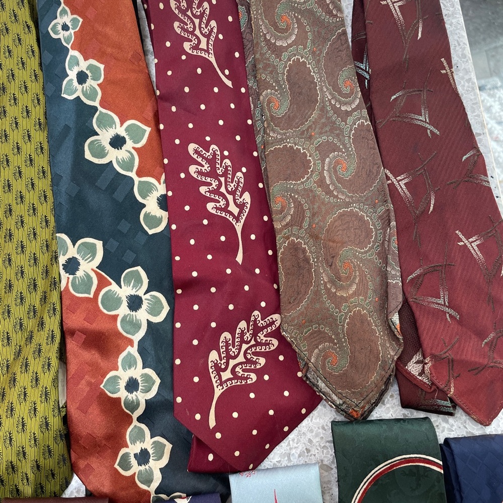 A lot of 16 beautiful vintage ties 40’’s to 70’s